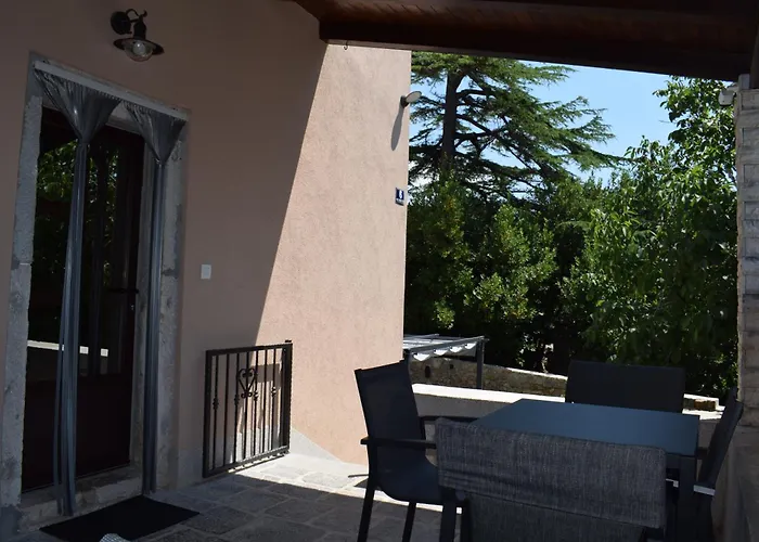 Apartments Kamelija