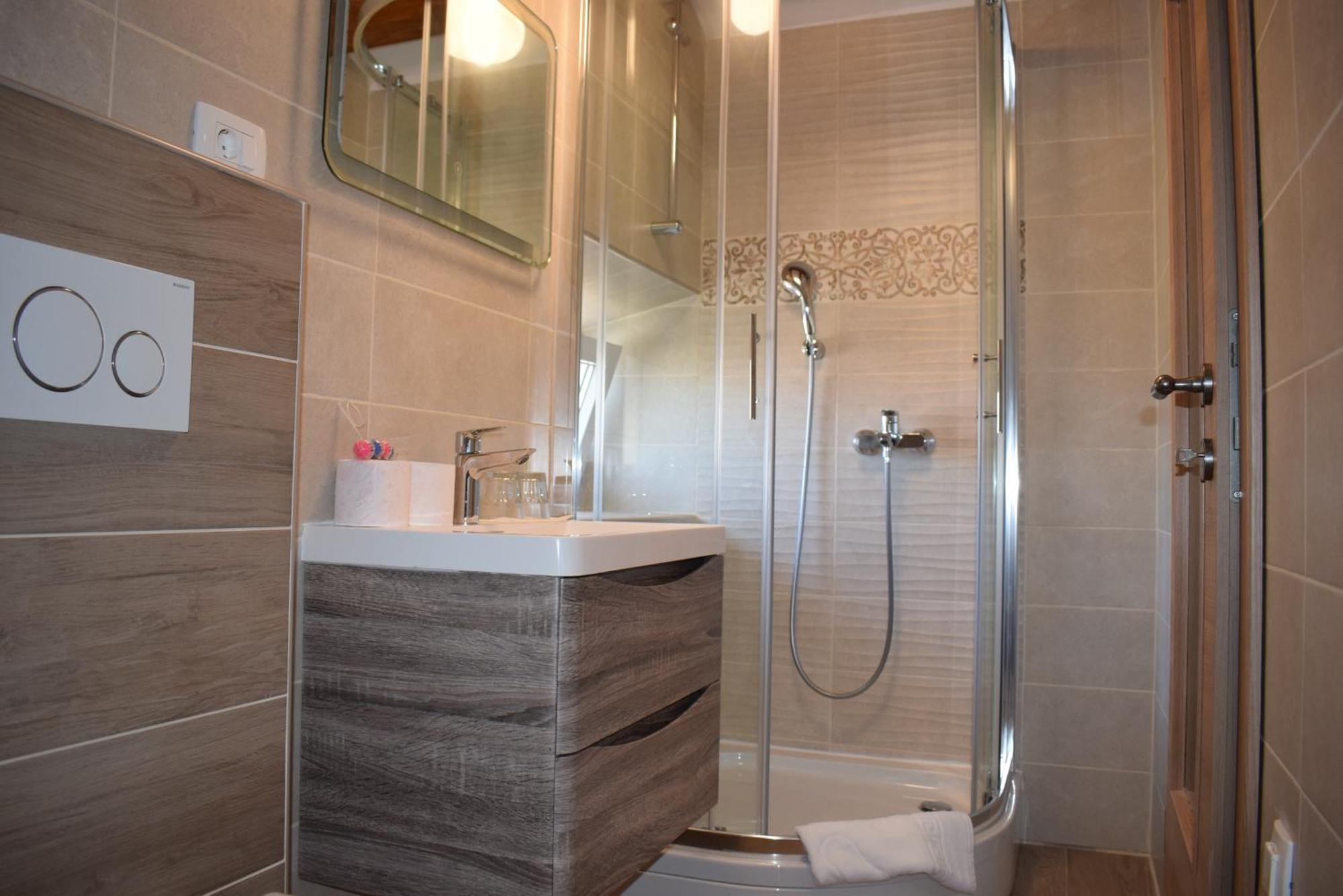 Apartment Kamelija *